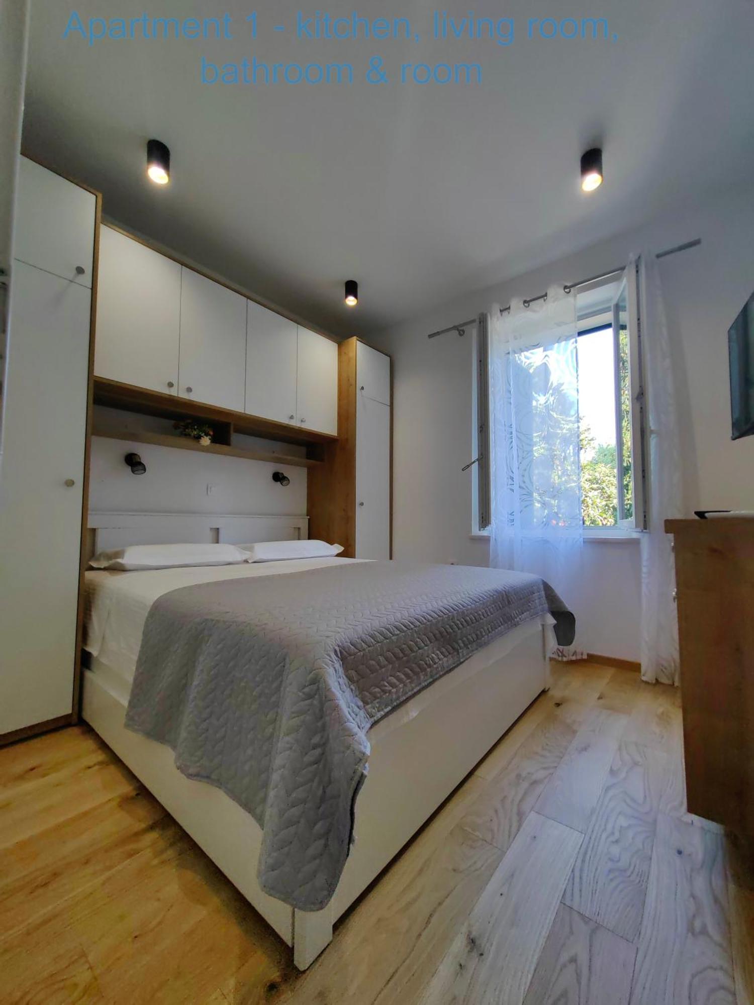 Relax And Enjoy Apartments Split Exterior photo
