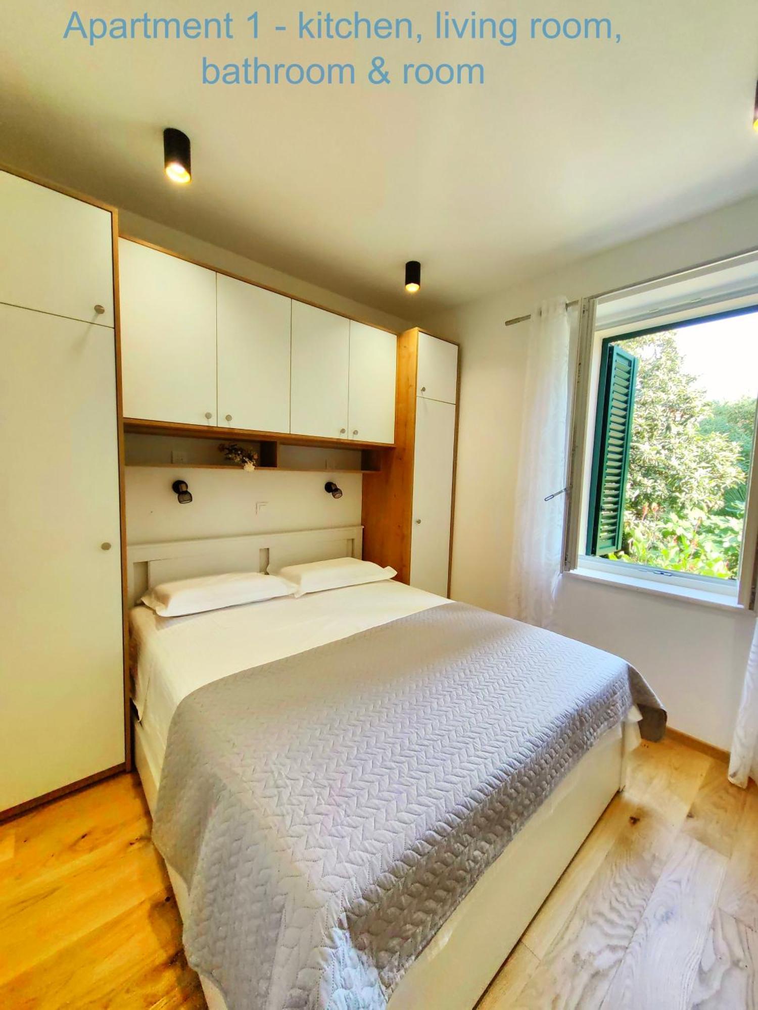 Relax And Enjoy Apartments Split Exterior photo